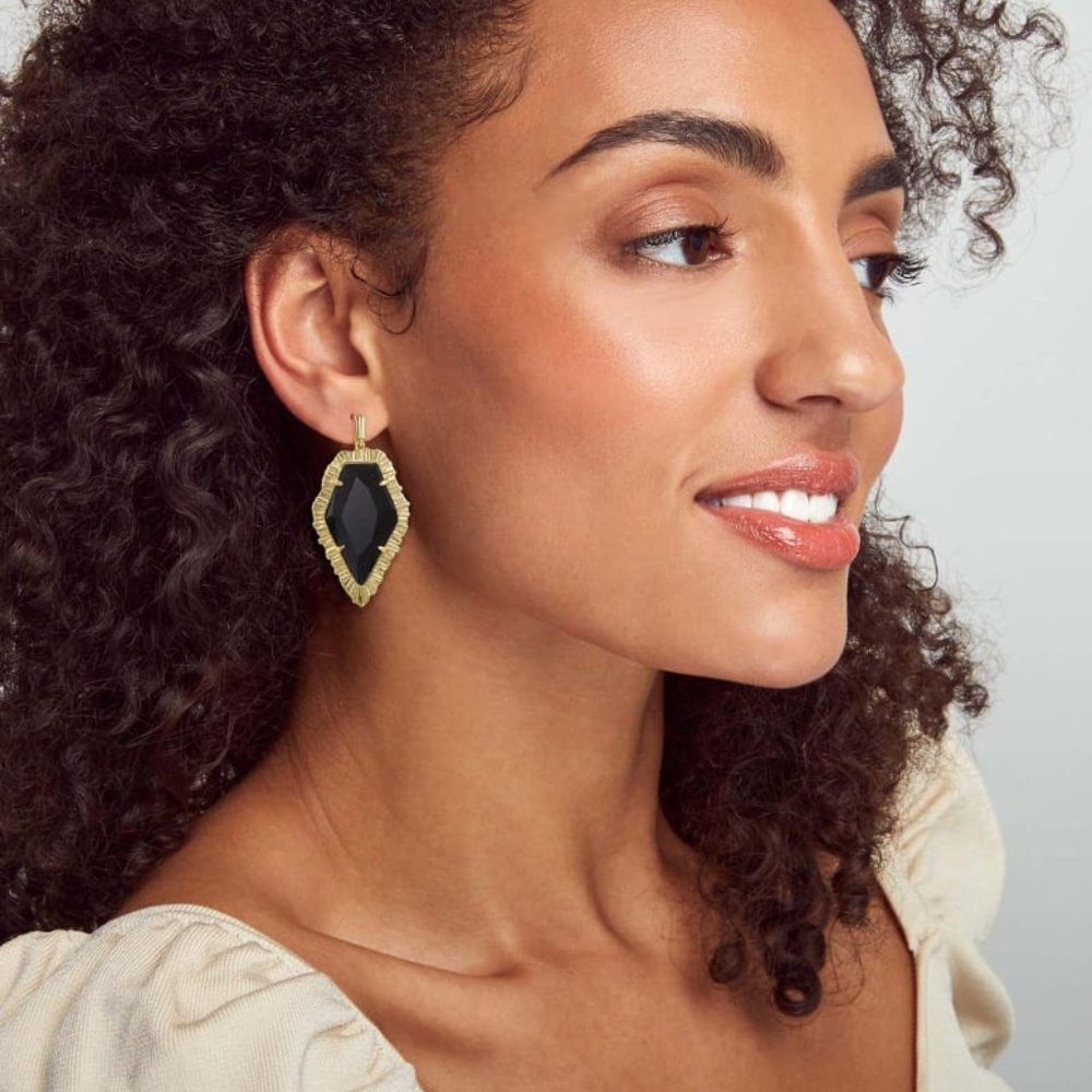 KENDRA SCOTT • Tessa Gold Drop Earrings - Picture 3 of 4